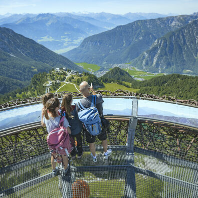 Adlerhorst im Rofangebirge am Achensee Die Aussichtsplattform am Gschöllkopf ermöglicht einen unvergesslichen Ausblick auf die Region Achensee.