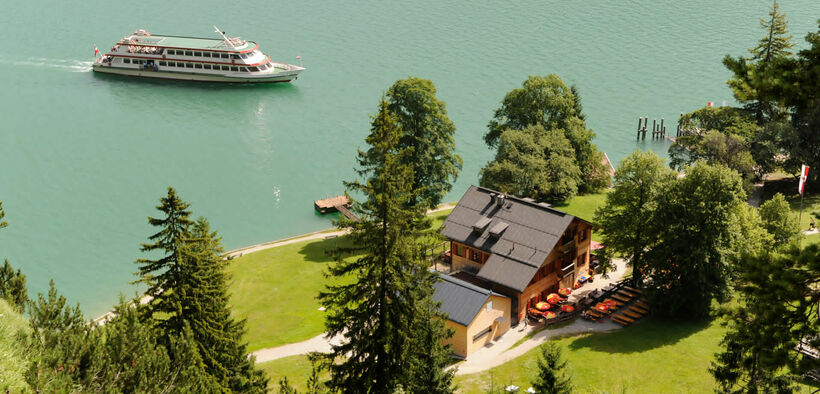 MS Tirol bei der Gaisalm Kombinierte See- und Schiffwanderung mit der Achenseeschifffahrt zur Gaisalm.