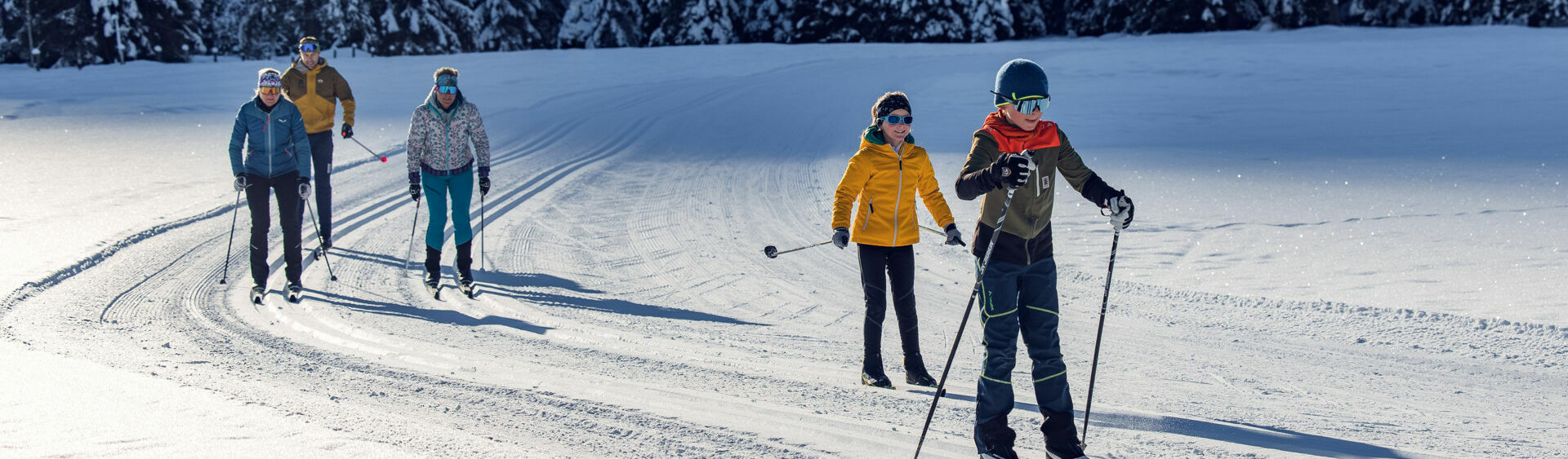 A family enjoys a marvellous day of cross-country skiing in the Karwendel valleys in brilliant sunshine.