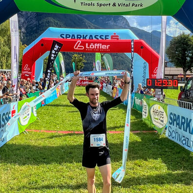 Achensee Run Photo shoot of the happy winner after crossing the finish line of the Achensee Run in Pertisau.