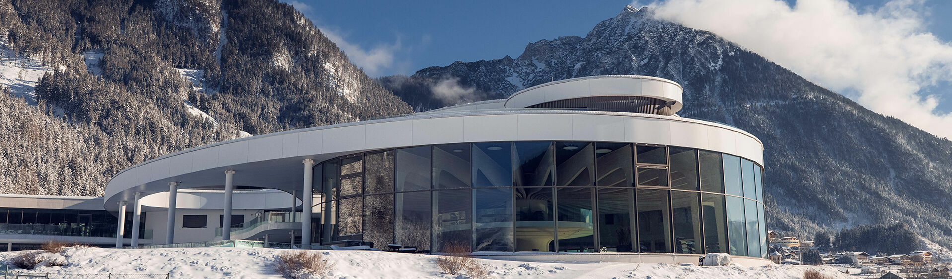 The fresh snow enchants the landscape around the Atoll Achensee in Maurach into a real winter wonderland.