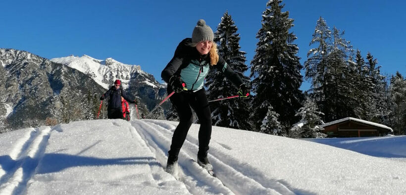Teilnehmerin des Langlaufcamps 2024 Eine Teilnehmerin des Langlaufcamps 2024 übt sich im klassischen Stil.