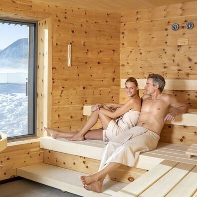 Penthouse-SPA im Atoll Achensee Die Panorama-Saunalandschaft im Atoll Achensee in Maurach genießen und sich verwöhnen lassen.