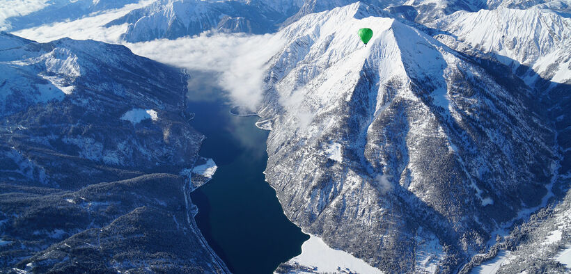 Rise into the skies in hot-air balloon and enjoy a bird's eye view of the wintry Karwendel mountains.