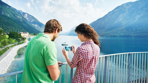 sommerurlaub-achensee-pertisau-hochsteg-handy.jpg
