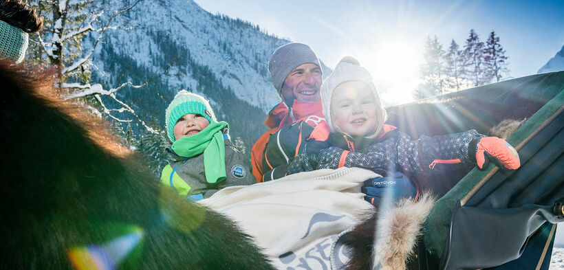Horse-drawn sleigh rides are a great way to discover the surroundings of Lake Achensee. A tour into the snow-covered Karwendel valleys is a memorable experience for the whole family. 
