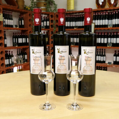 Edelbrennerei Kostenzer - spirits Edelbrennerei Kostenzer in Maurach am Achensee offers a huge range of spirits.