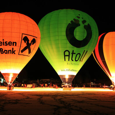 During the Achensee Ballooning Days, the Night Glow is an event where colourful balloons light up the sky and create an amazing visual spectacle.