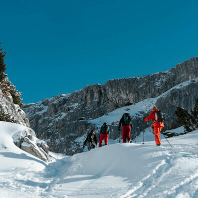 Participants at the ski touring camp in the Rofan on Lake Achensee.