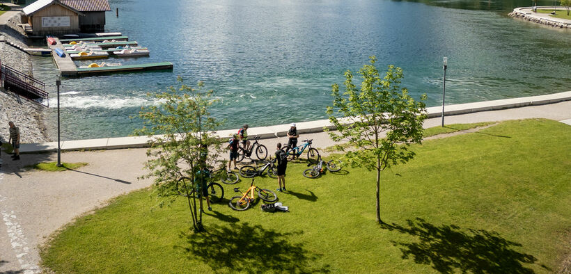 A group of cyclists resting after a cycle tour on the Kleiner Achensee in Achenkirch.