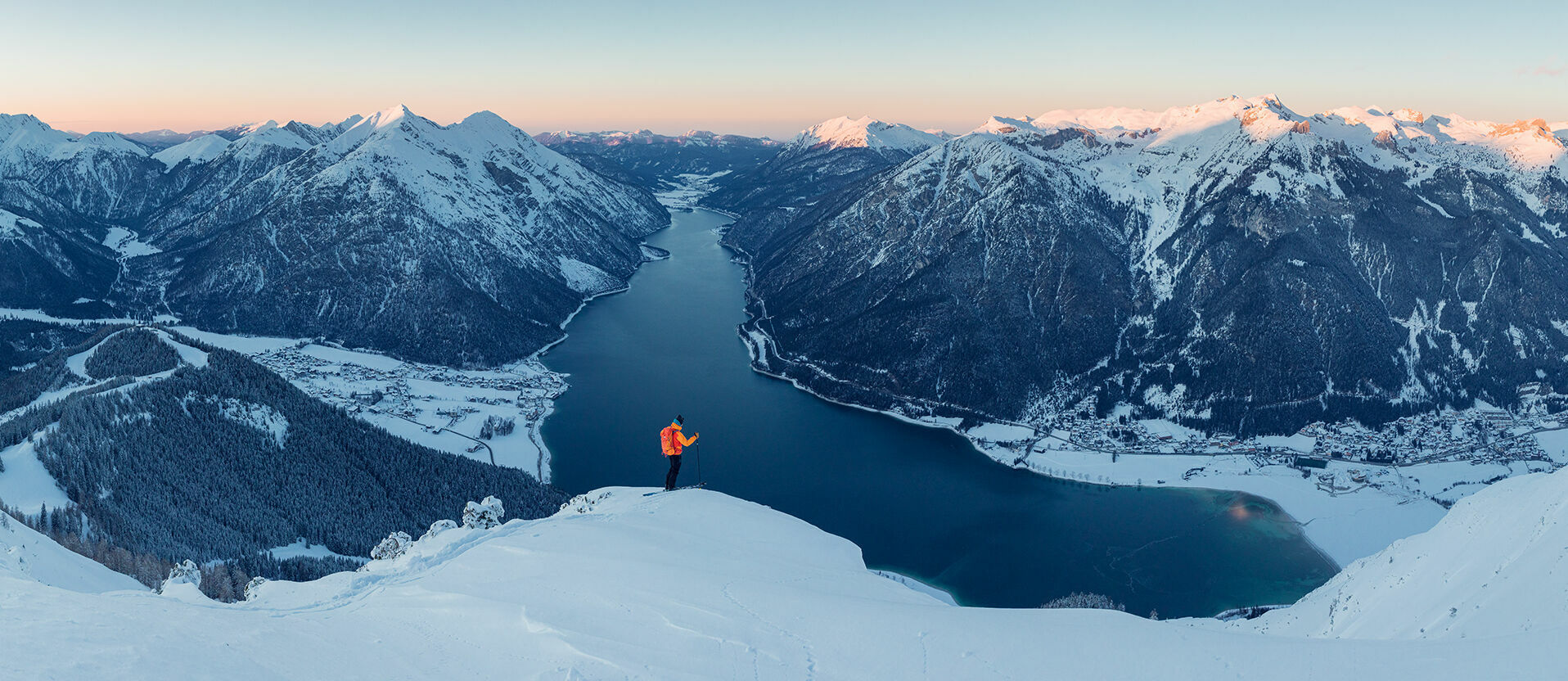 Skitourengeher können im Winter den Achensee im Winterkleid entdecken. 