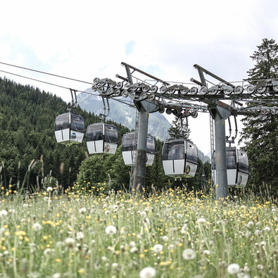 Karwendel cable car The Karwendel cable car starts in Pertisau and gives access to the Zwölferkopf area.