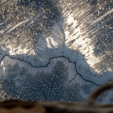 Rise into the skies in hot-air balloon and enjoy a bird's eye view of the wintry Karwendel mountains.
