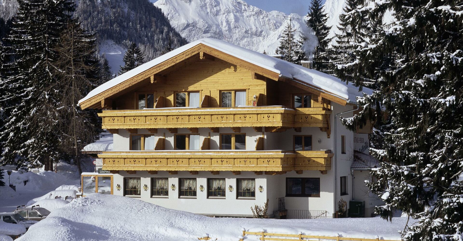 Gasthaus-Golfvilla-Aussenansicht-Winter.jpg
