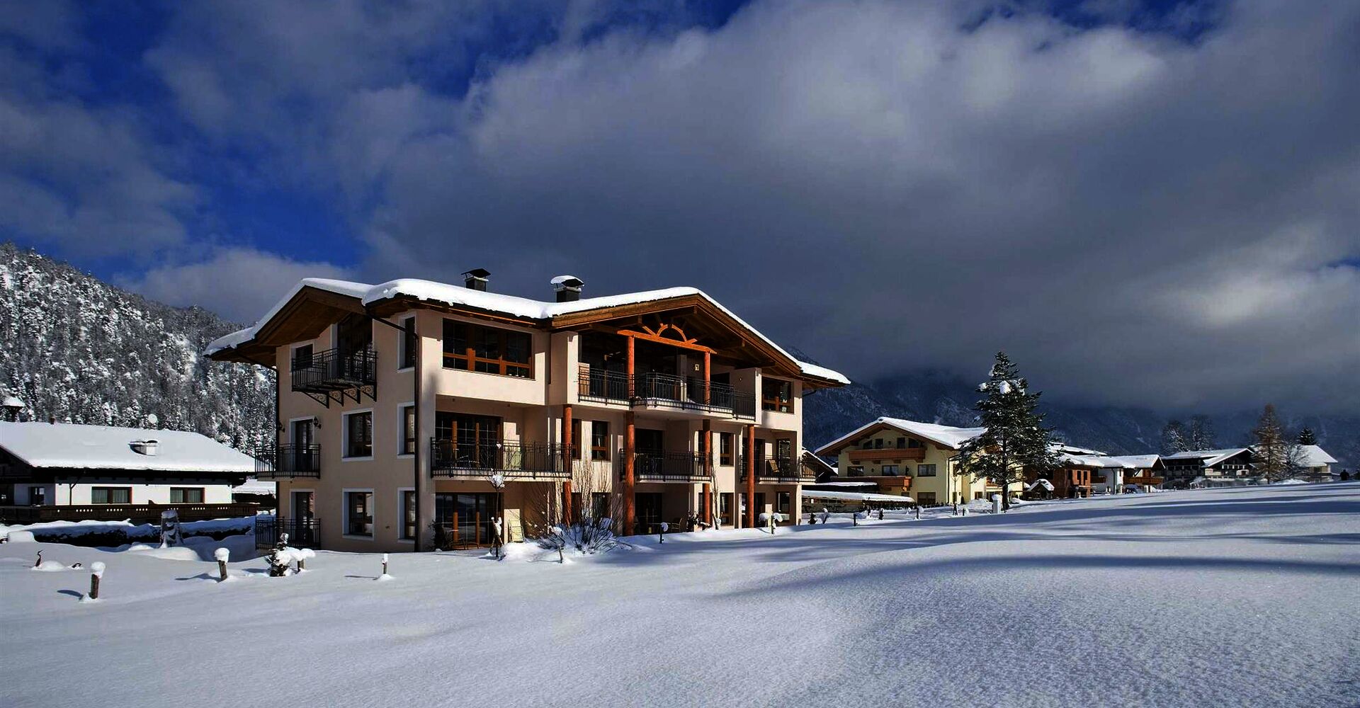 Alpenvital-Tirol-Appartments-Aussenansicht-Winter.jpg