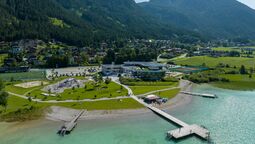 Blick zum Atoll Achensee mit FAMILY-Eldorado und BEACH-Bar