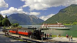 in Seespitz befindet sich zugleich die Schiffsanlegestelle und die Endstation der Achenseebahn